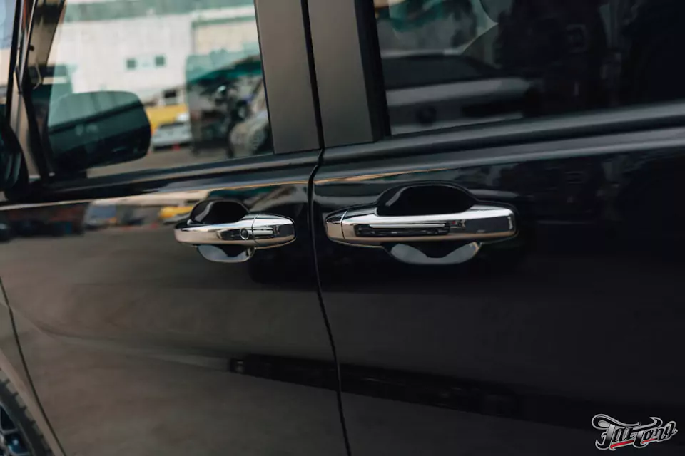 Забронировали Honda Stepwgn прозрачным глянцевым полиуретаном